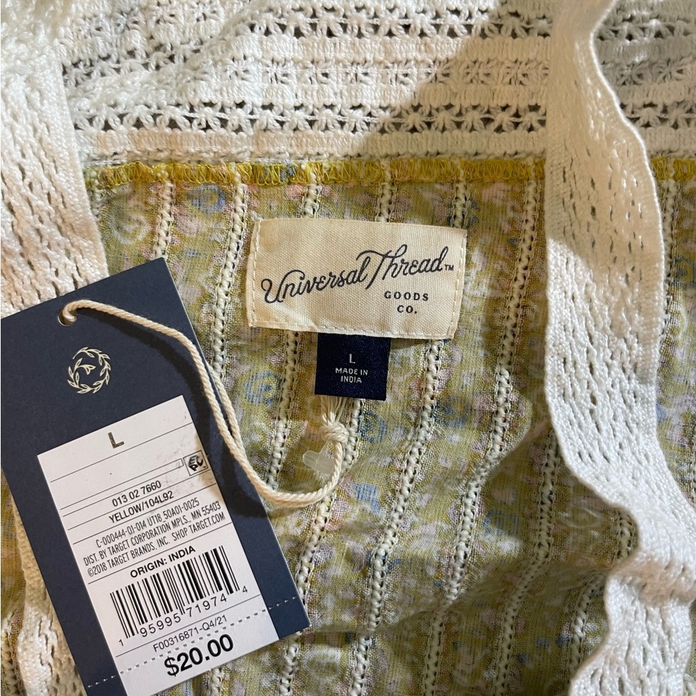 Universal Thread Crochet Tank - Picture 3 of 3